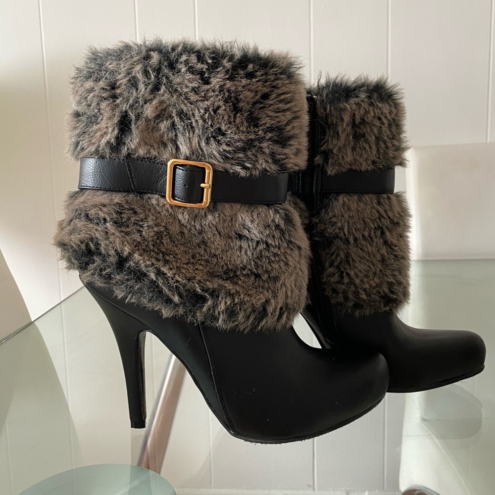 Forever 21 faux fur booties